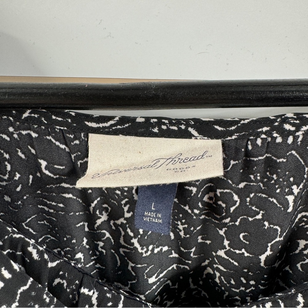 Universal Thread Black Abstract Floral Long Sleev… - image 5